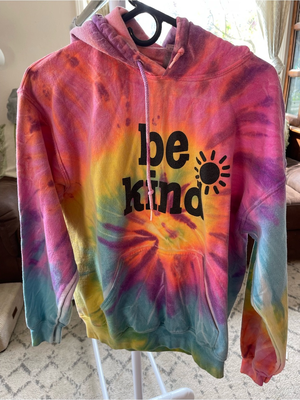 Tie-Dye "be kind" Hoodie